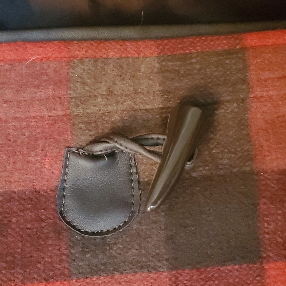 Cape - Picture 2 of 3